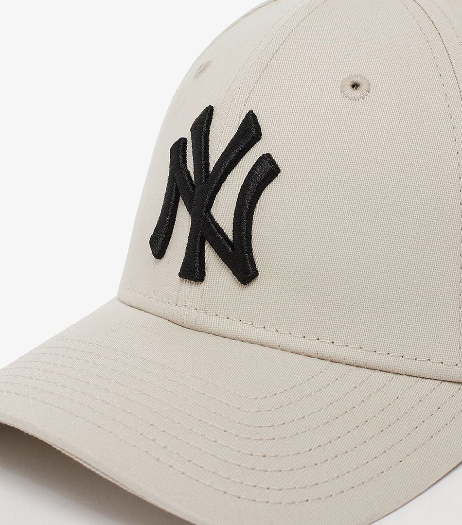 New Era New York Yankees League Essential 39THIRTY Stretch Fit Cap